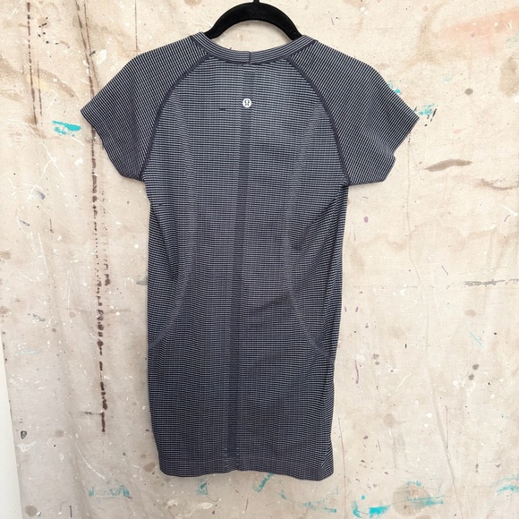 Lululemon Swiftly Tech Short Sleeve Shirt, Blue Stripe - Picture 3 of 6